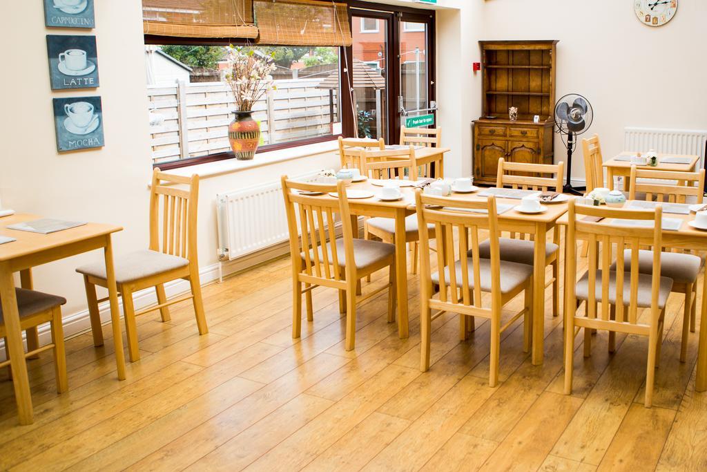 Oak House Bb Bed & Breakfast Oldham Exterior photo